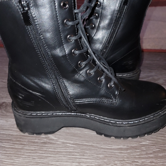 Steve Madden Bettyy Boots - Picture 3 of 8